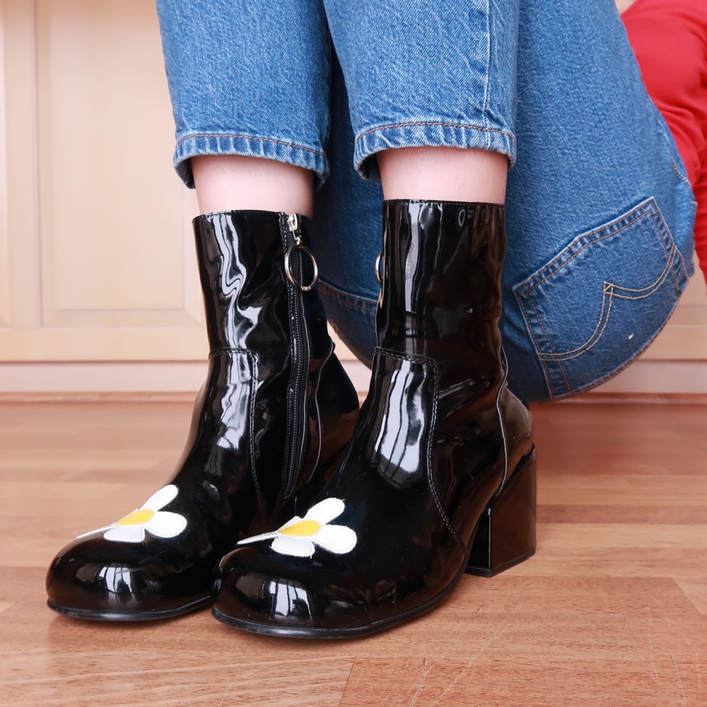 UNIF Moxie Daisy Boots — Like New!!